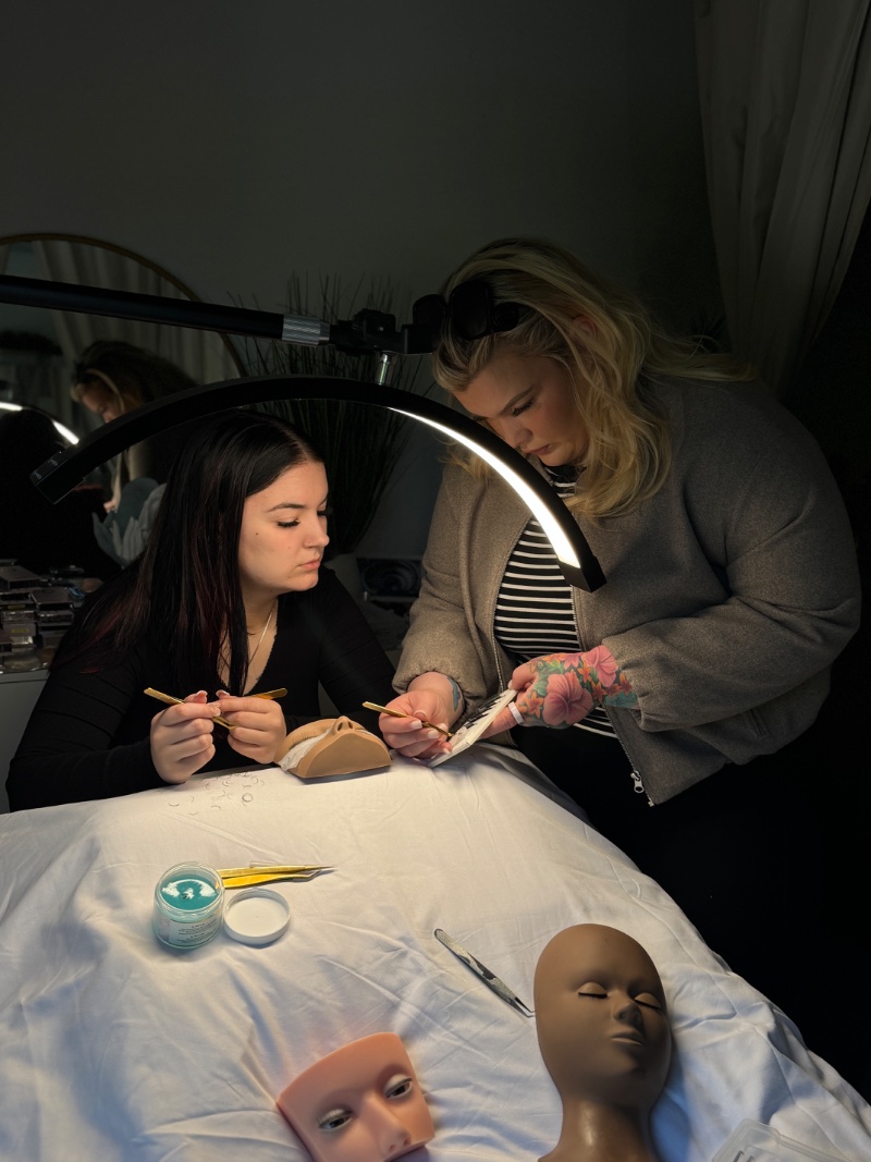 Brandi teaching lash isolation technique